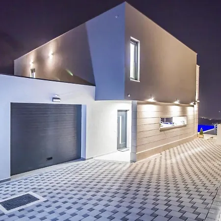Ctma225/ Holiday House With Heated Private Pool Vila