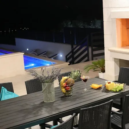 Vila Ctma225/ Holiday House With Heated Private Pool Makarská